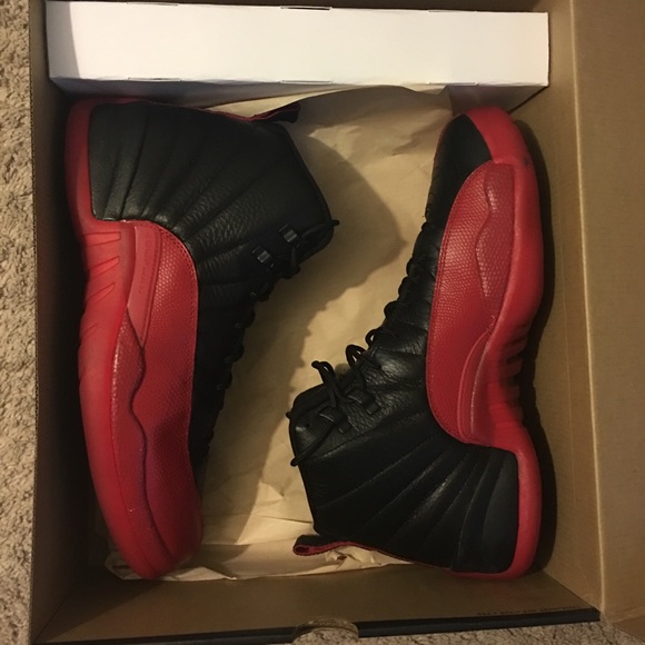 Jordan 12 Flu game - Picture 2 of 3